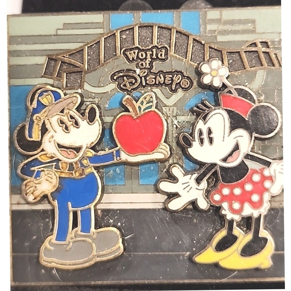 New York City NYC Policeman Mickey & Minnie Big Apple LE 750 Disney Pin 55452‎